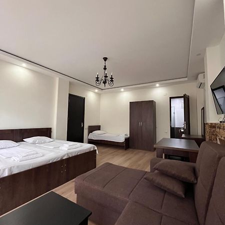 Guest House Madonna Kobuleti Esterno foto
