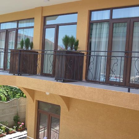 Guest House Madonna Kobuleti Esterno foto