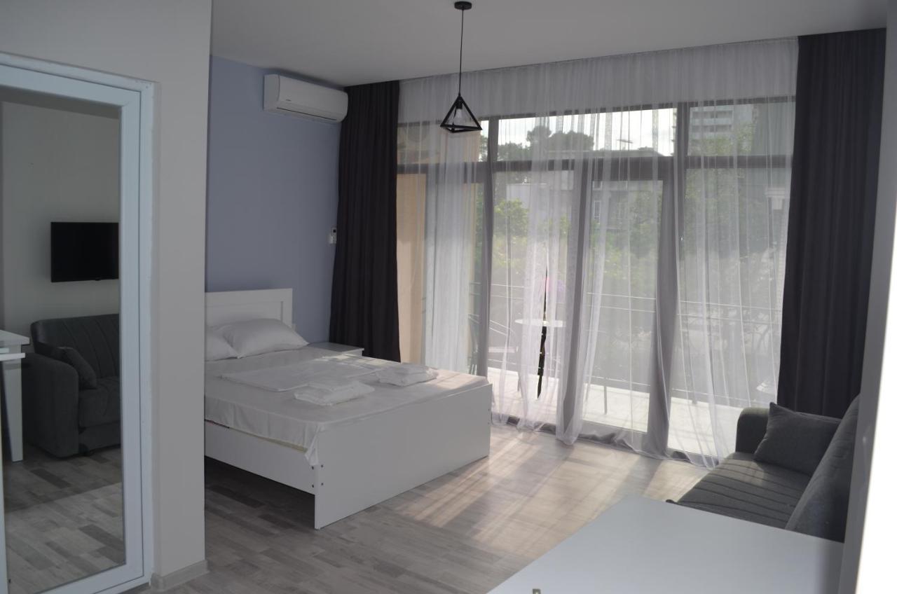 Guest House Madonna Kobuleti Esterno foto