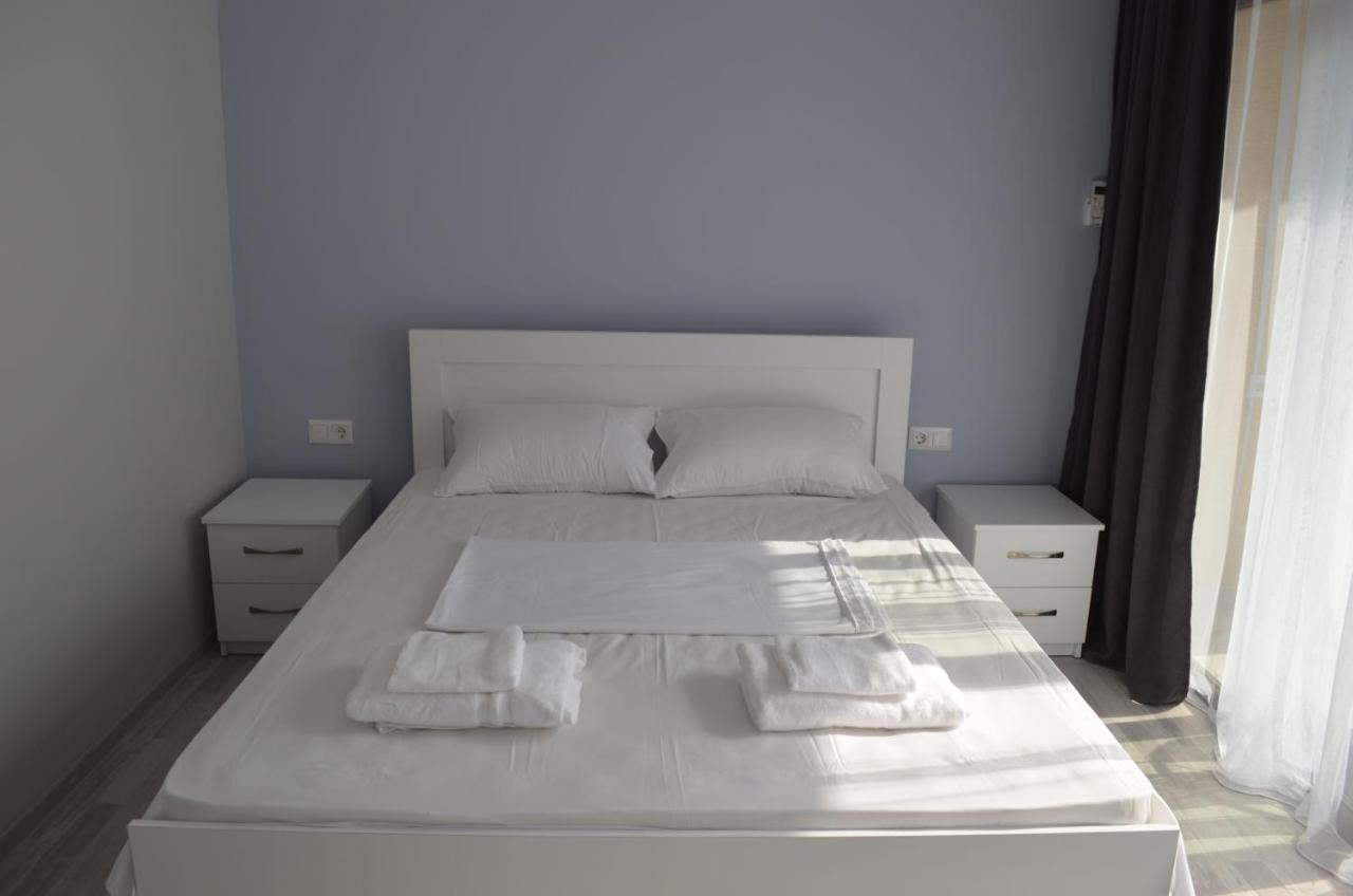 Guest House Madonna Kobuleti Esterno foto