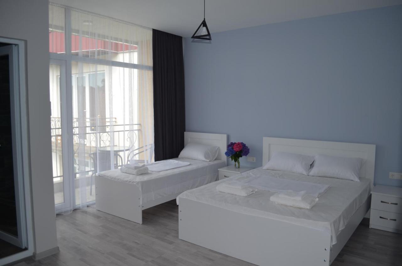 Guest House Madonna Kobuleti Esterno foto
