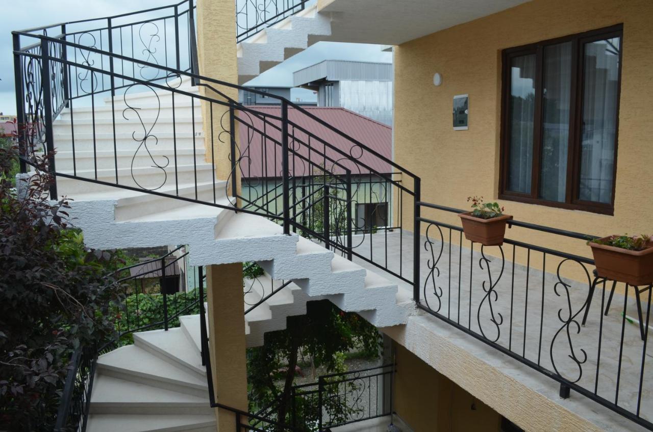 Guest House Madonna Kobuleti Esterno foto