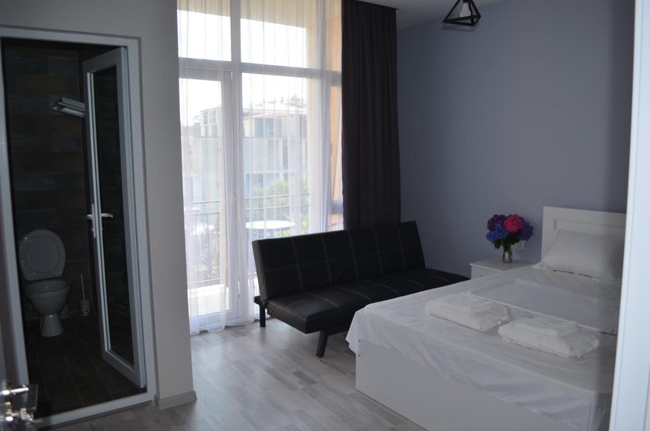 Guest House Madonna Kobuleti Esterno foto