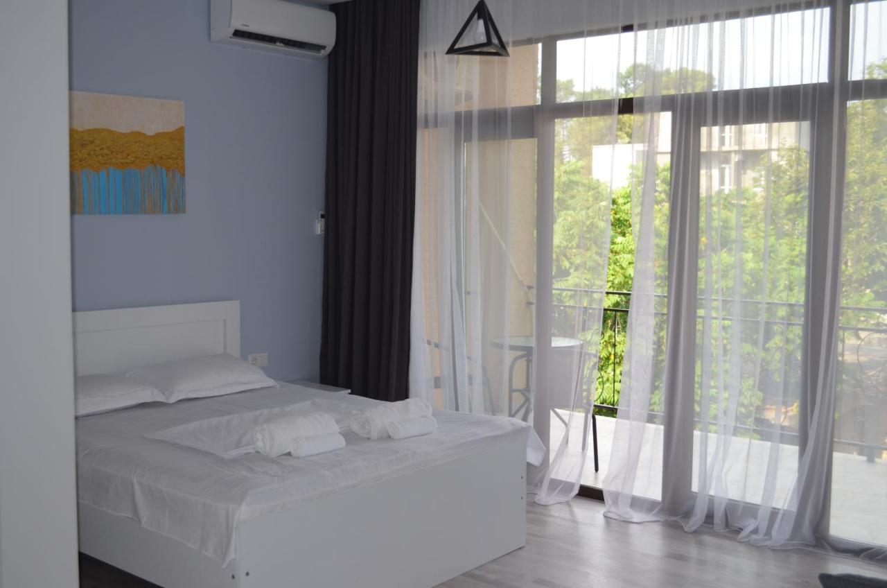 Guest House Madonna Kobuleti Esterno foto