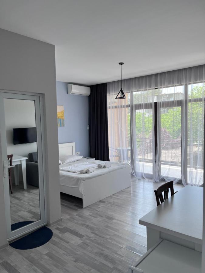 Guest House Madonna Kobuleti Esterno foto