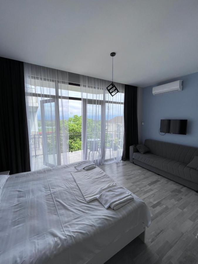 Guest House Madonna Kobuleti Esterno foto
