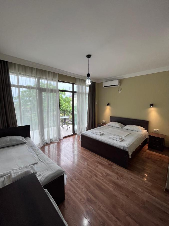 Guest House Madonna Kobuleti Esterno foto