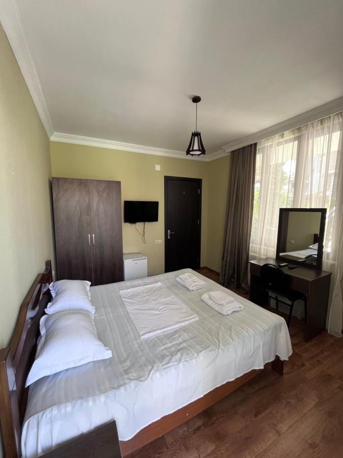 Guest House Madonna Kobuleti Esterno foto