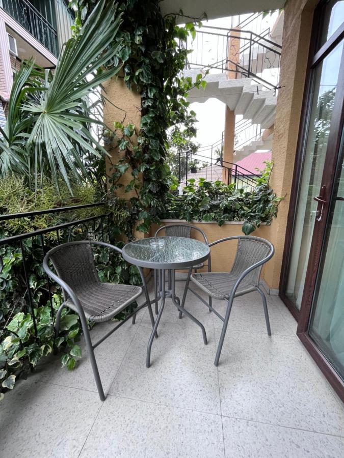Guest House Madonna Kobuleti Esterno foto