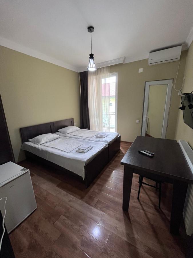 Guest House Madonna Kobuleti Esterno foto