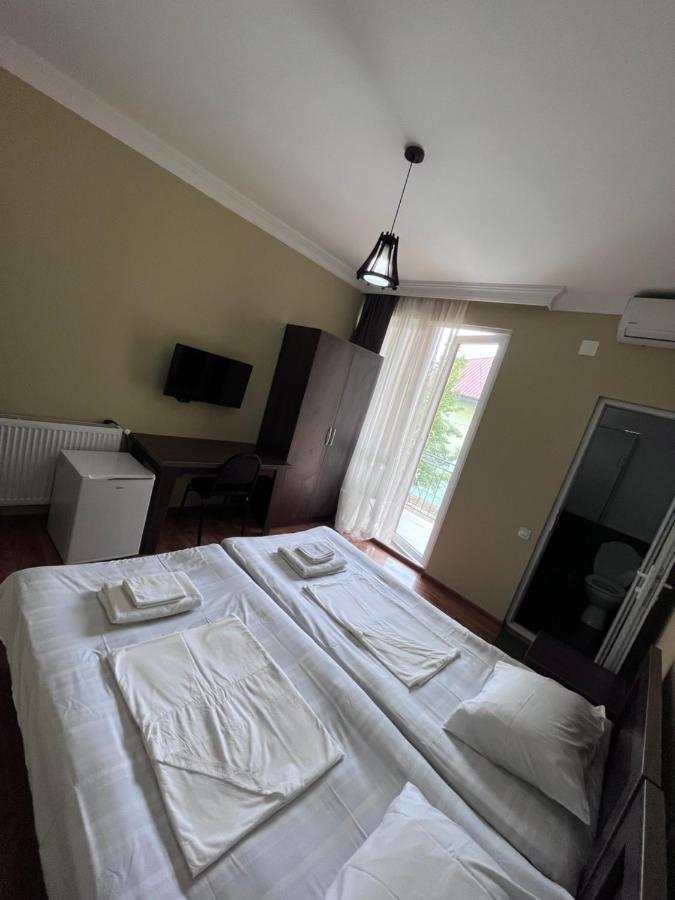 Guest House Madonna Kobuleti Esterno foto