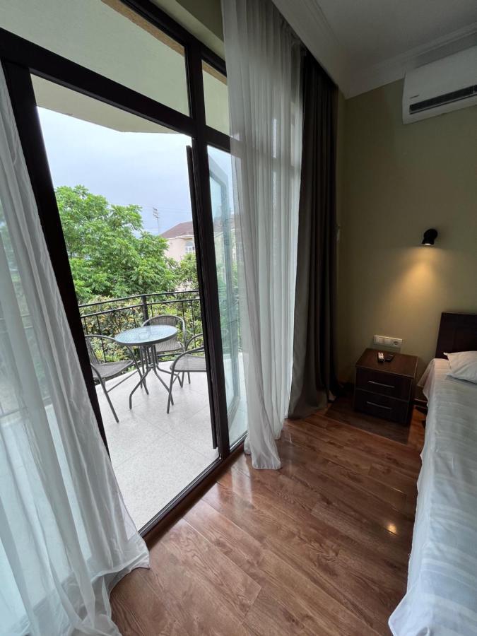 Guest House Madonna Kobuleti Esterno foto