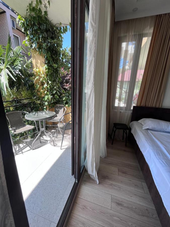 Guest House Madonna Kobuleti Esterno foto