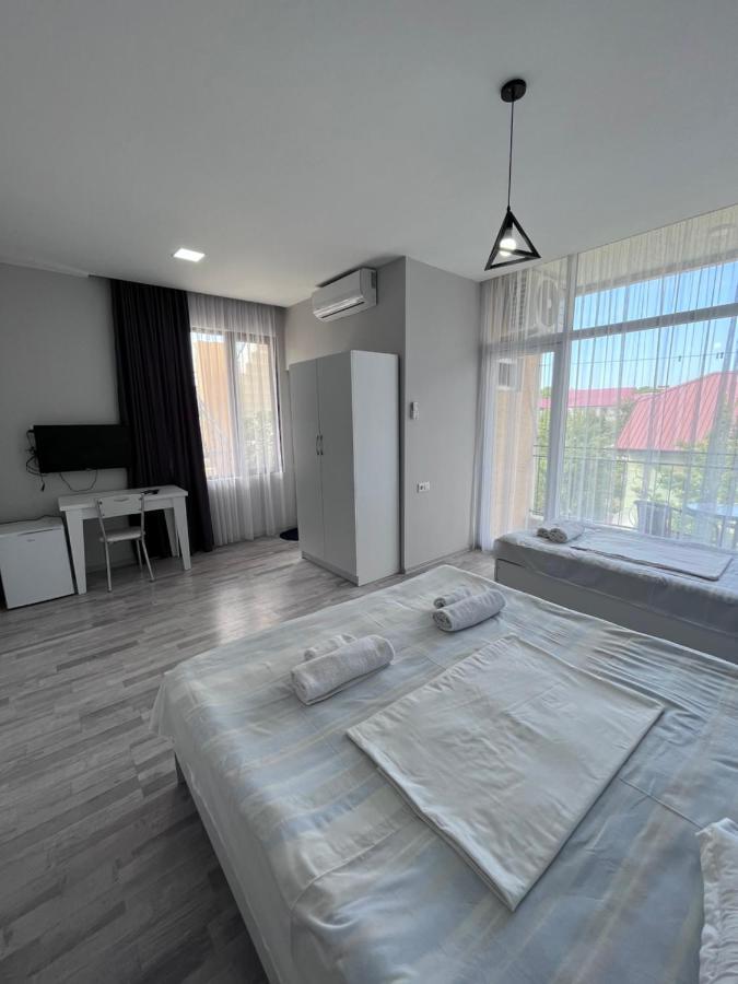 Guest House Madonna Kobuleti Esterno foto