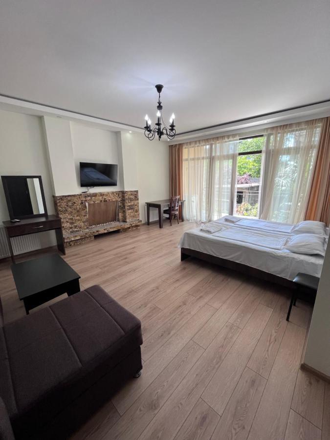 Guest House Madonna Kobuleti Esterno foto