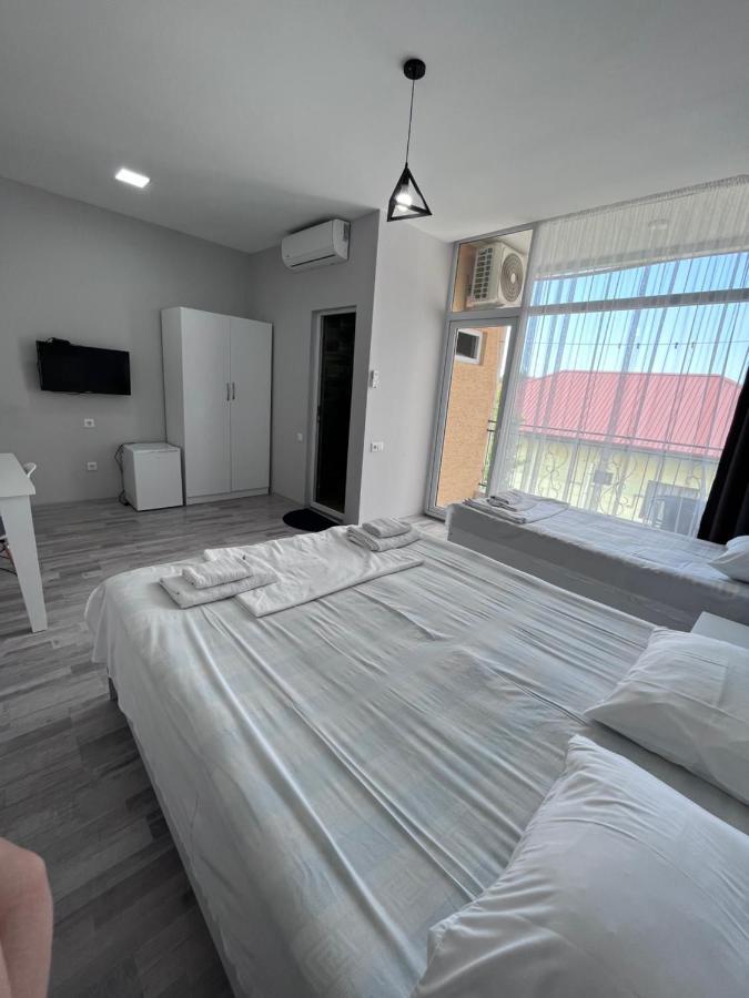 Guest House Madonna Kobuleti Esterno foto