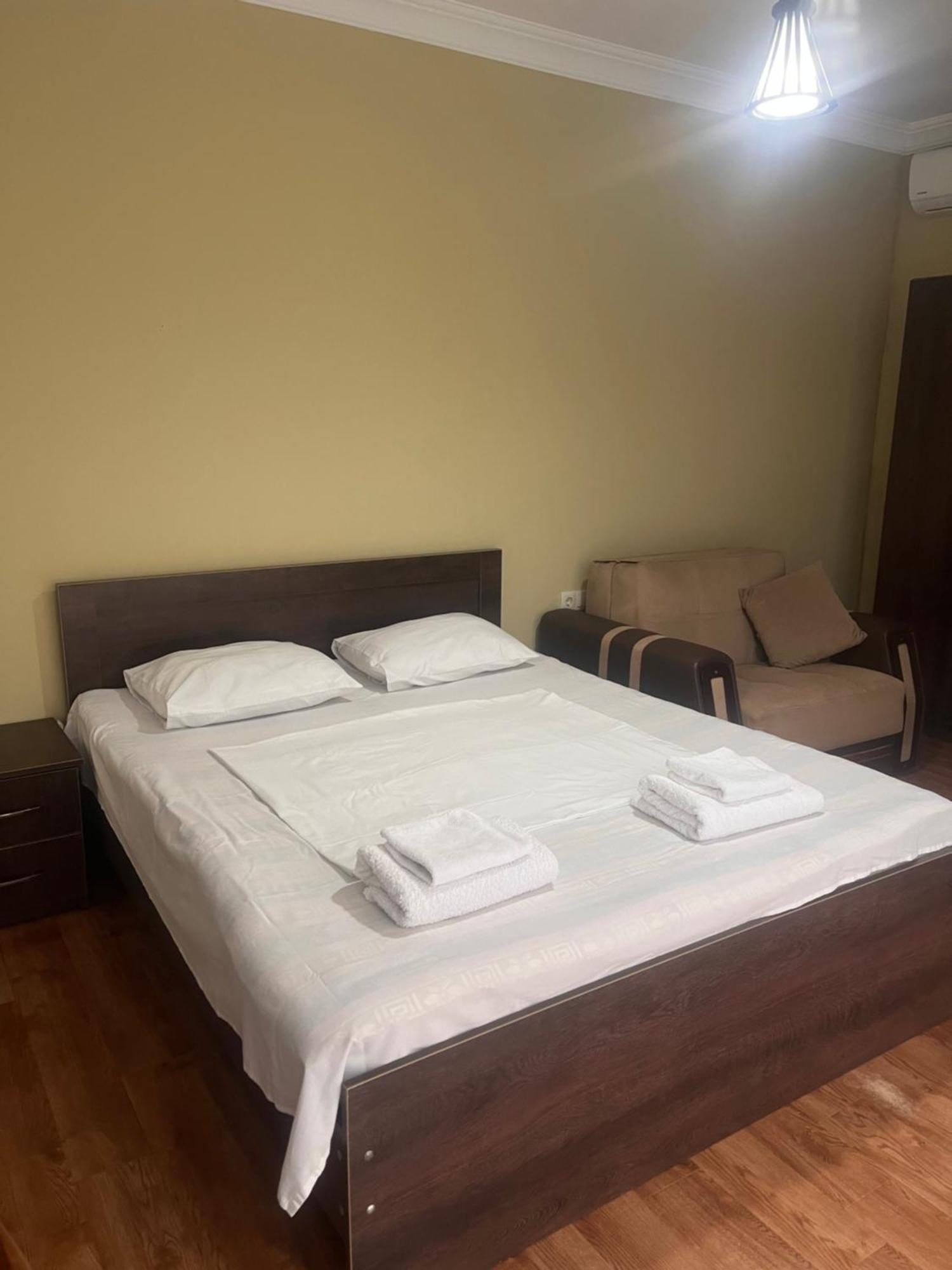 Guest House Madonna Kobuleti Esterno foto