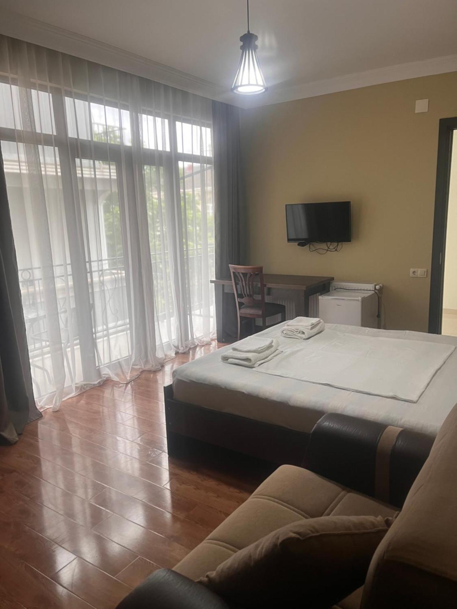 Guest House Madonna Kobuleti Esterno foto