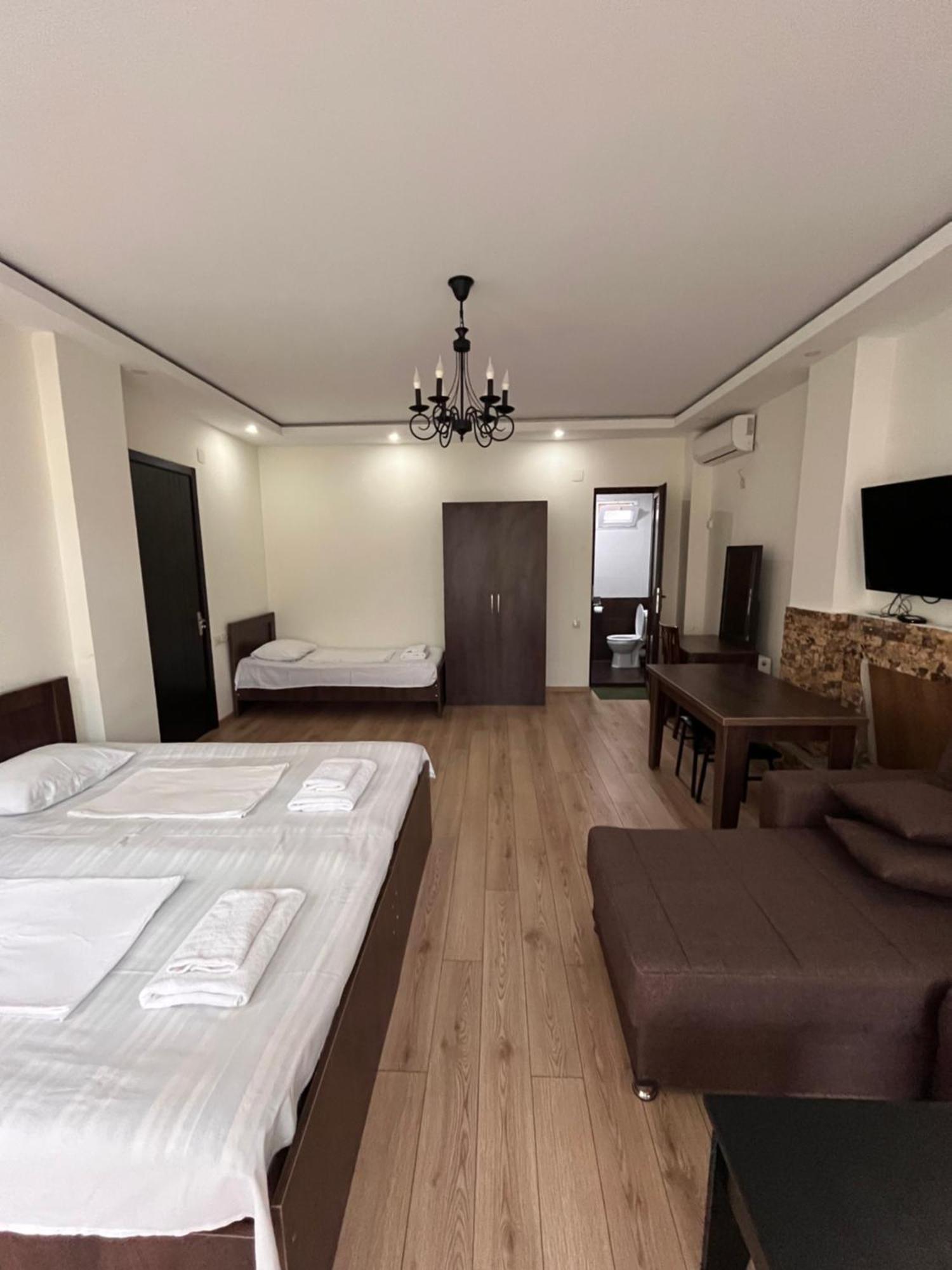Guest House Madonna Kobuleti Esterno foto