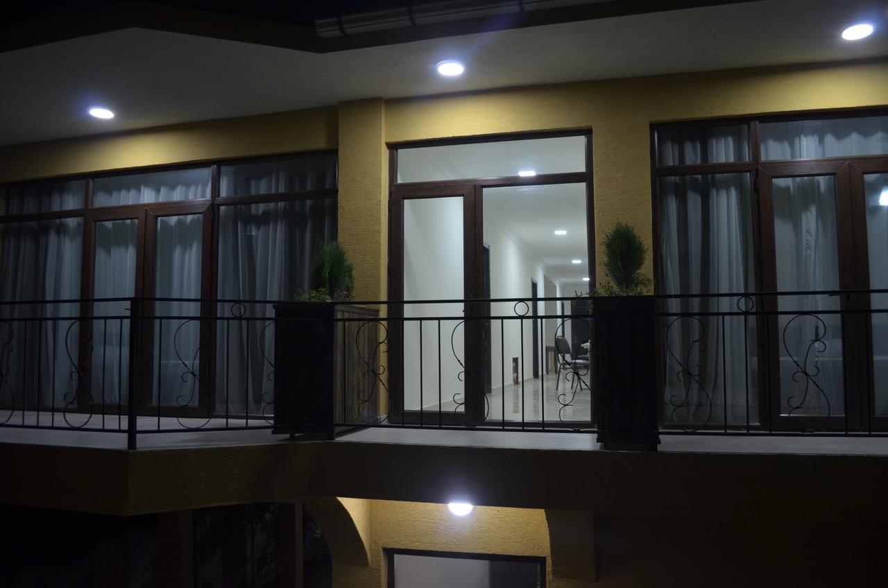 Guest House Madonna Kobuleti Esterno foto